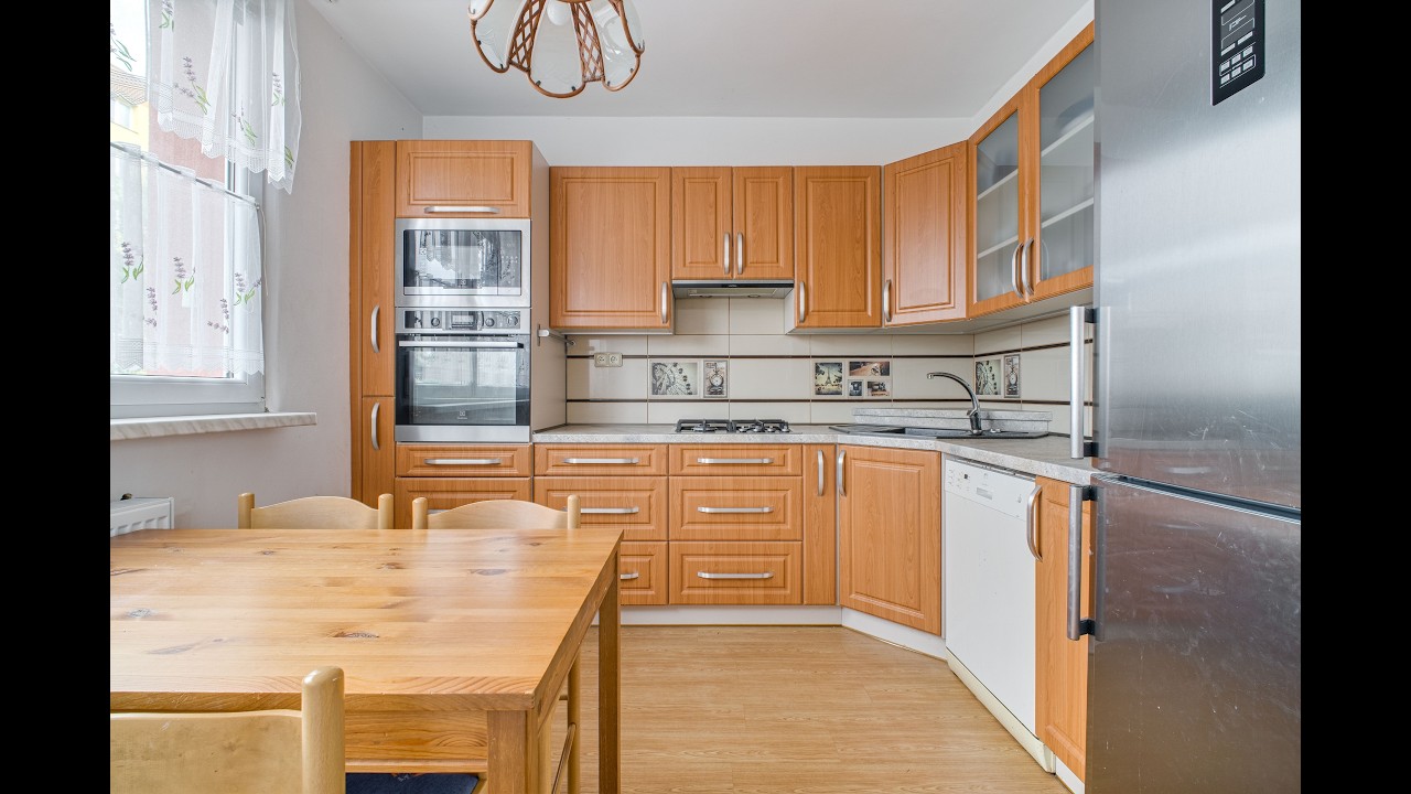 🔑 Klidná ulice, 3 neprůchozí pokoje a lodžie. Váš nový domov?